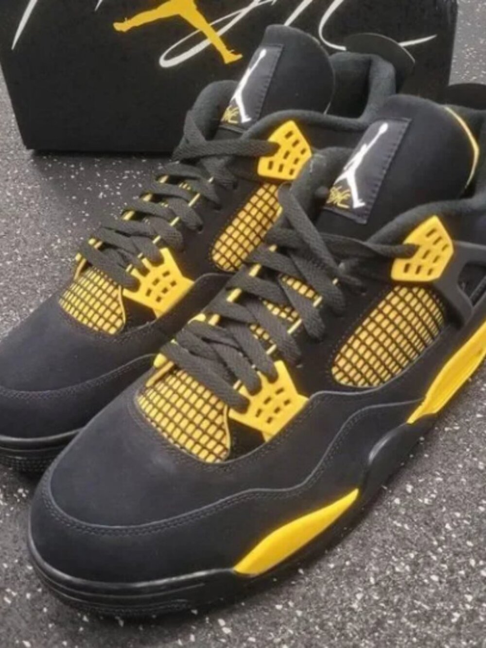 Nike Air Jordan 4 Retro Thunder 2023 - Picture 6 of 8